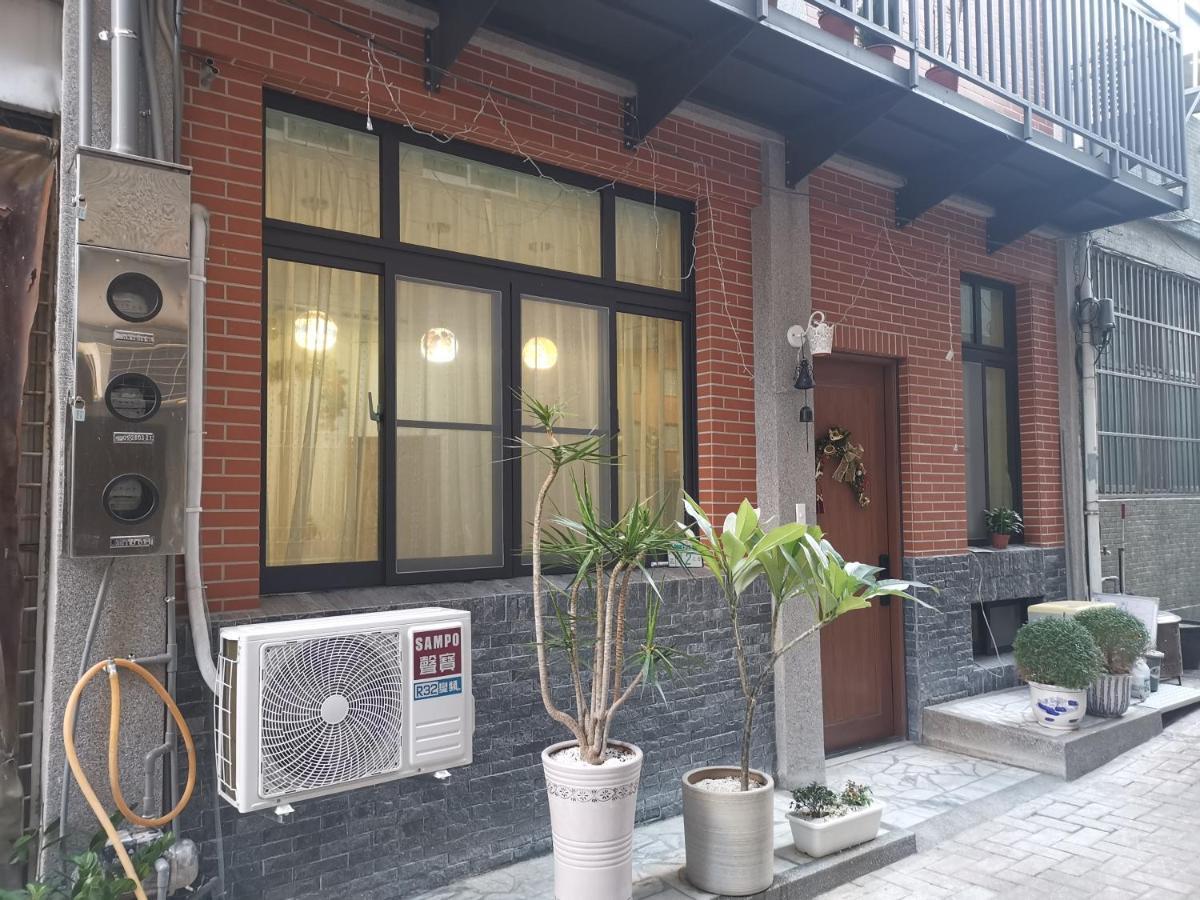 摩登旅宿 Tainan Bagian luar foto
