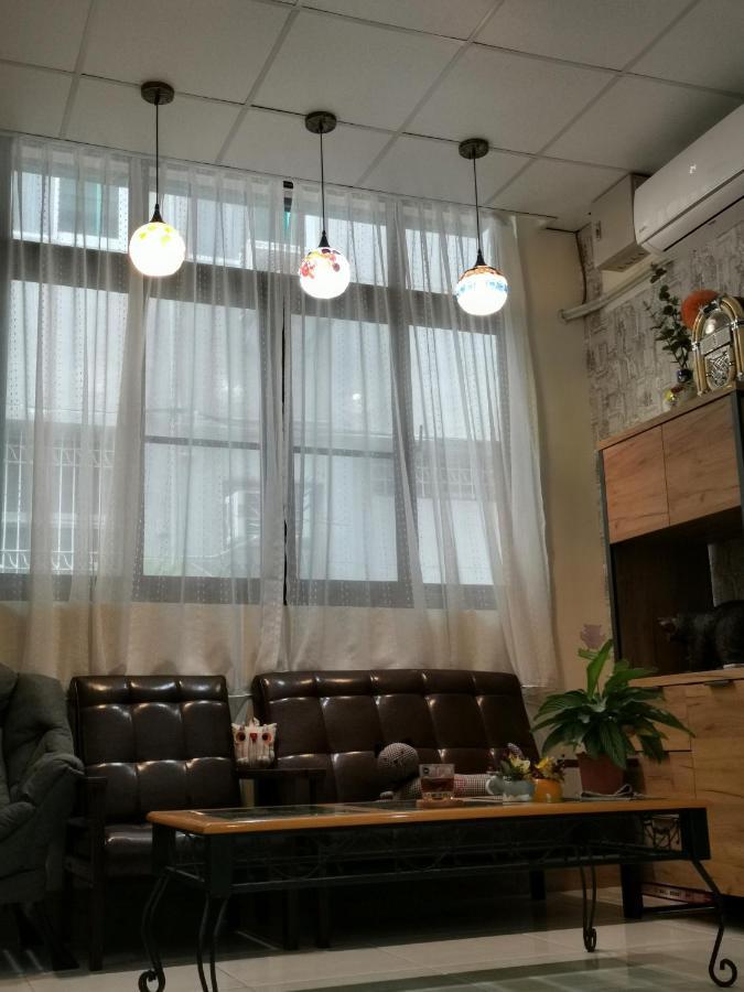 摩登旅宿 Tainan Bagian luar foto